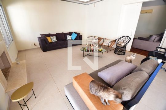 Sala de casa de condomínio à venda com 4 quartos, 380m² em Vila Hollândia, Campinas