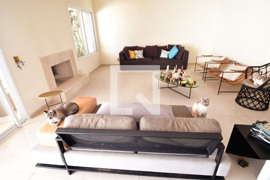 Sala de casa de condomínio à venda com 4 quartos, 380m² em Vila Hollândia, Campinas