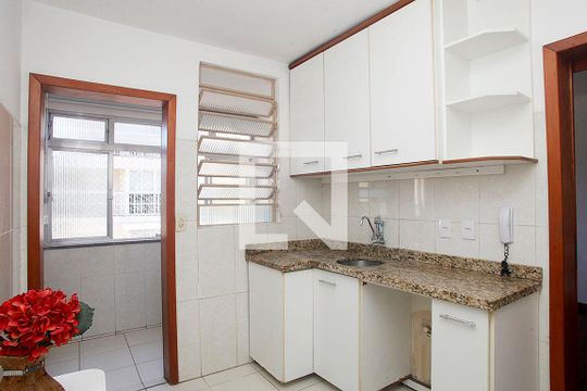 Cozinha de apartamento para alugar com 3 quartos, 94m² em Santana, Porto Alegre