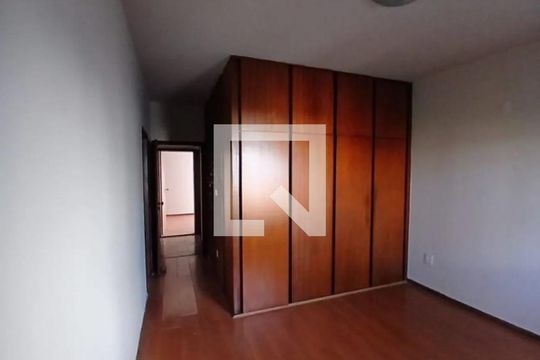 Quarto 1  de casa para alugar com 4 quartos, 170m² em Tabajaras, Uberlândia