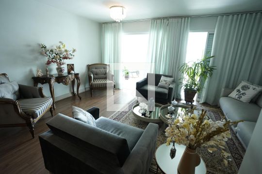 Apartamento para alugar com 3 quartos, 139m² em Setor Bueno, Goiânia