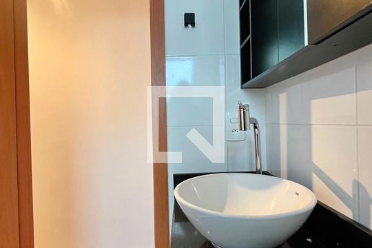 Banheiro de apartamento à venda com 2 quartos, 47m² em Parque da Figueira, Campinas