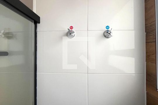 Banheiro de apartamento à venda com 2 quartos, 47m² em Parque da Figueira, Campinas