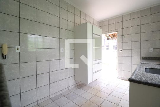 Cozinha de casa para alugar com 3 quartos, 130m² em Santa Mônica, Uberlândia