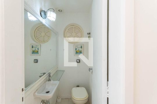 Lavabo de casa para alugar com 4 quartos, 346m² em Tijuca, Rio de Janeiro