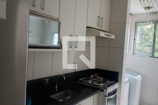 Cozinha de apartamento à venda com 2 quartos, 56m² em Chácara Agrindus, Taboão da Serra