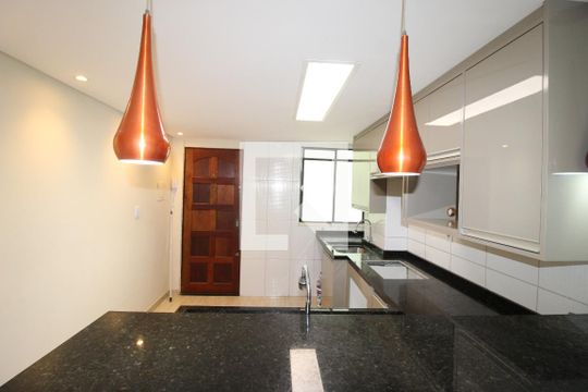 Sala / Cozinha de apartamento para alugar com 2 quartos, 44m² em Conjunto Habitacional Santa Etelvina Ii, São Paulo