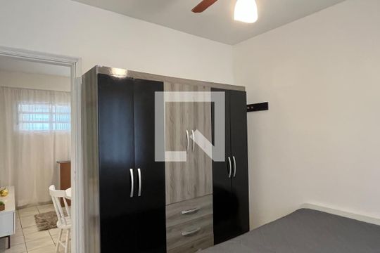 Quarto 1 de apartamento para alugar com 2 quartos, 50m² em Gonzaga, Santos