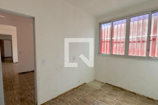 Quarto de casa para alugar com 2 quartos, 55m² em Cidade Soberana, Guarulhos