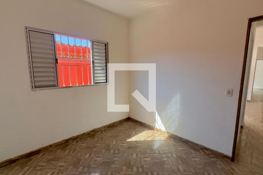 Quarto de casa para alugar com 2 quartos, 55m² em Cidade Soberana, Guarulhos