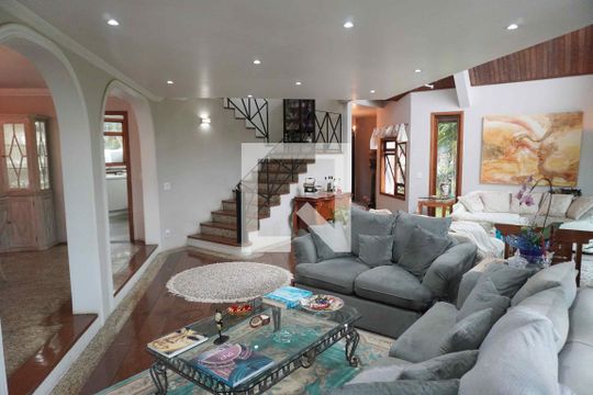Sala de casa de condomínio para alugar com 5 quartos, 585m² em Morada dos Pássaros, Barueri
