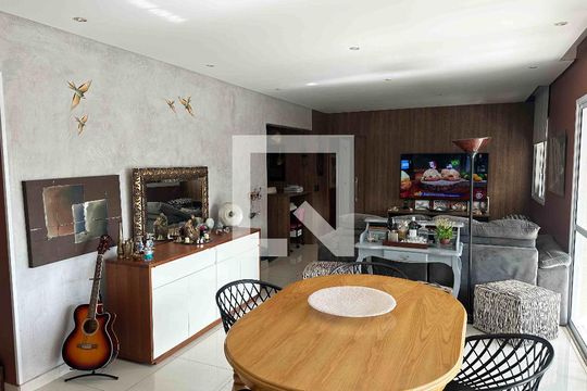 Sala de estar de apartamento para alugar com 3 quartos, 144m² em Alphaville, Santana de Parnaíba