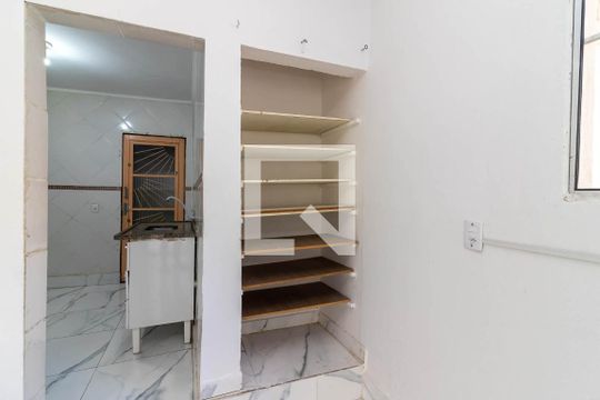 Sala e Área de Serviço de casa para alugar com 1 quarto, 50m² em Jardim Peri, São Paulo