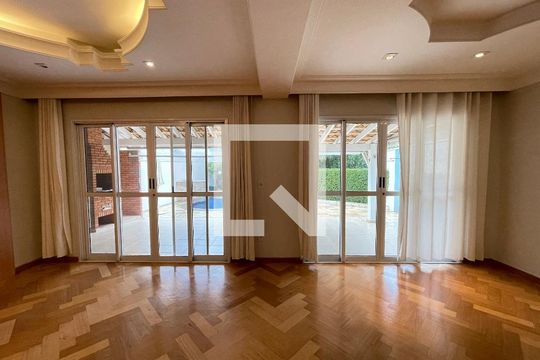 Sala de casa de condomínio para alugar com 4 quartos, 250m² em Parque dos Principes, São Paulo