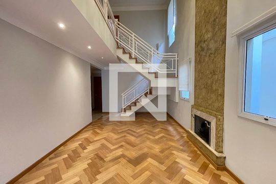 Sala de casa de condomínio para alugar com 4 quartos, 250m² em Parque dos Principes, São Paulo
