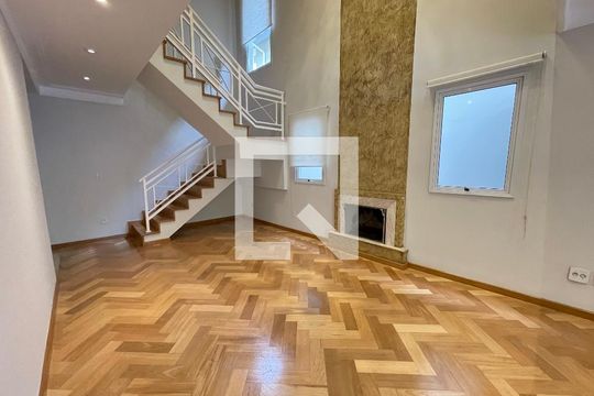 Sala de casa de condomínio para alugar com 4 quartos, 250m² em Parque dos Principes, São Paulo
