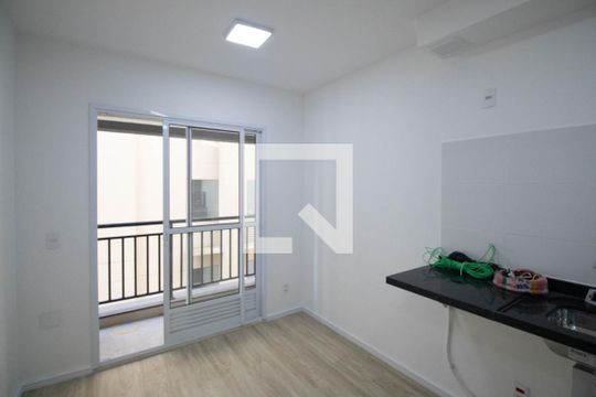Sala / Cozinha de apartamento para alugar com 1 quarto, 30m² em Vila Gustavo, São Paulo