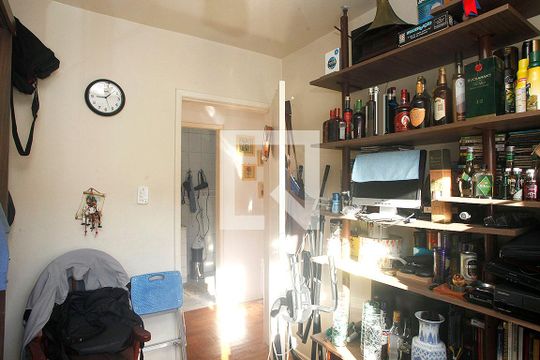 Quarto 1 de apartamento à venda com 3 quartos, 76m² em Jardim Botânico, Porto Alegre