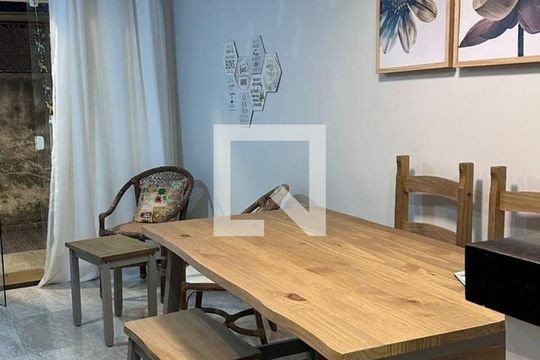 Sala de casa de condomínio para alugar com 4 quartos, 110m² em Praia do Flamengo, Salvador