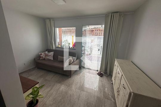 Sala de casa de condomínio para alugar com 4 quartos, 110m² em Praia do Flamengo, Salvador