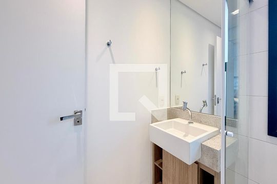 Banheiro  de kitnet/studio à venda com 1 quarto, 38m² em Campo Belo, São Paulo