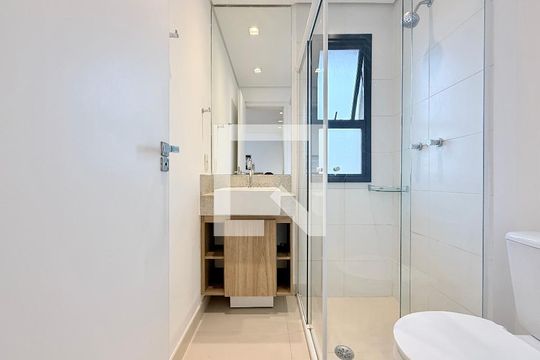 Banheiro  de kitnet/studio à venda com 1 quarto, 38m² em Campo Belo, São Paulo