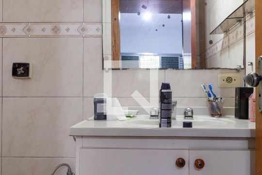 Banheiro do Quarto 1 suíte de casa para alugar com 4 quartos, 79m² em Jardim Rosa de Franca, Guarulhos