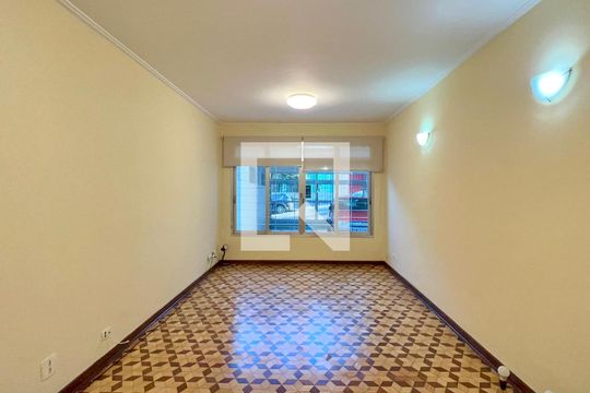 Sala de casa à venda com 3 quartos, 186m² em Alto de Pinheiros, São Paulo