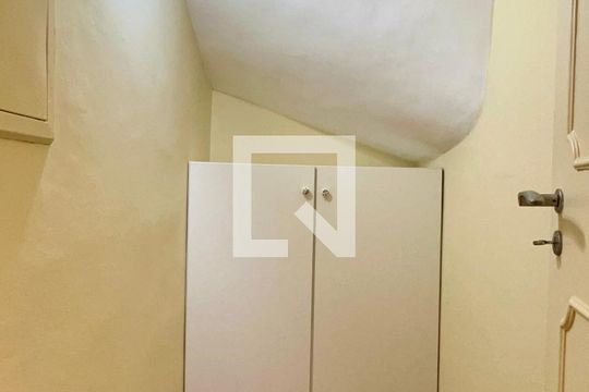 Despensa de casa à venda com 3 quartos, 186m² em Alto de Pinheiros, São Paulo