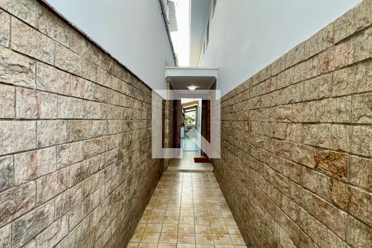 Corredor Externo de casa à venda com 3 quartos, 186m² em Alto de Pinheiros, São Paulo