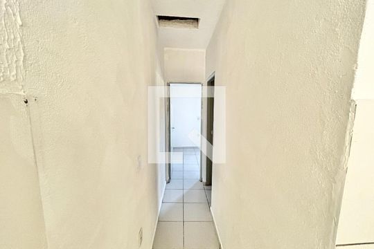 Corredor de casa à venda com 2 quartos, 50m² em Vila Espanhola, São Paulo