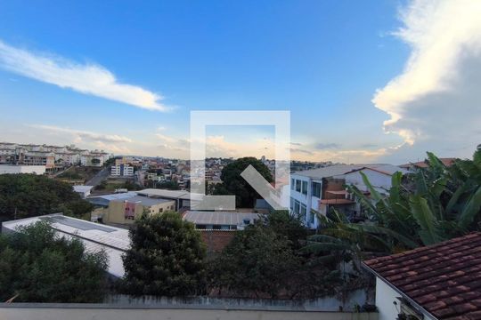 Casa à venda com 4 quartos, 303m² em Floramar, Belo Horizonte