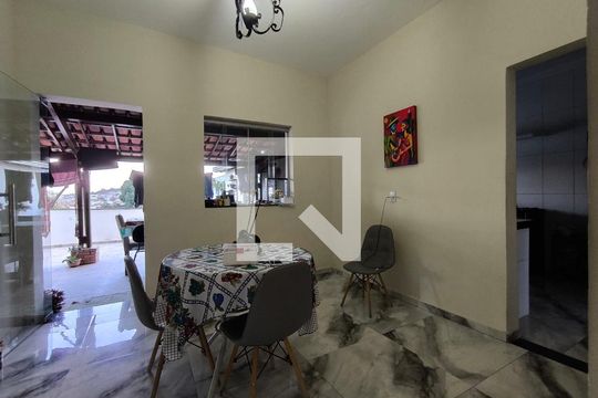 Casa à venda com 4 quartos, 303m² em Floramar, Belo Horizonte