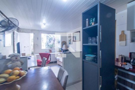 Cozinha de casa à venda com 6 quartos, 140m² em Novo Mundo, Curitiba