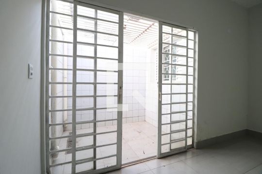 Varanda da Sala de casa para alugar com 3 quartos, 120m² em Tabajaras, Uberlândia