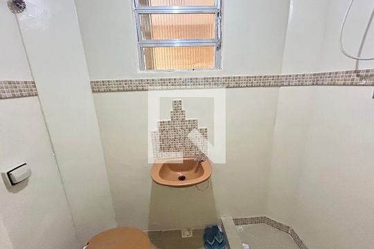 Banheiro de apartamento para alugar com 1 quarto, 35m² em Maria da Graça, Rio de Janeiro