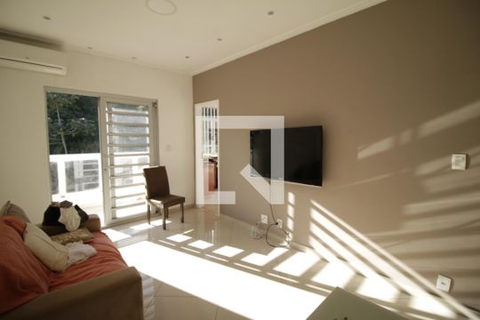 Sala de casa para alugar com 7 quartos, 381m² em Freguesia (jacarepaguá), Rio de Janeiro
