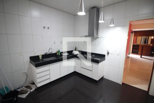 Cozinha de casa para alugar com 4 quartos, 314m² em Tirol, Contagem