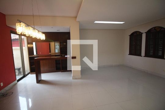 Sala de casa para alugar com 4 quartos, 314m² em Tirol, Contagem
