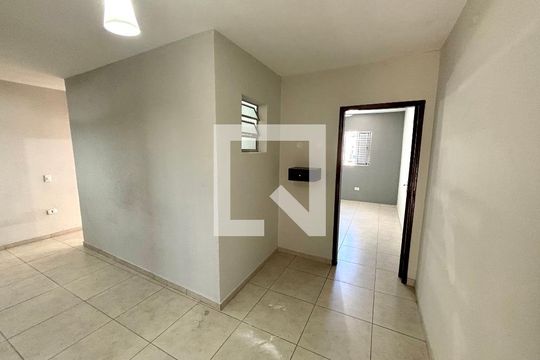 Corredor  de casa à venda com 2 quartos, 90m² em Jardim Ponte Rasa, São Paulo