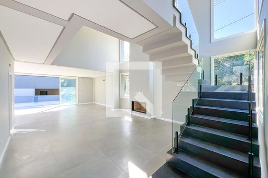 Sala de casa de condomínio para alugar com 3 quartos, 242m² em Distrito Industrial, Cachoeirinha