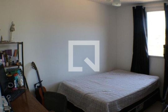 Quarto de apartamento para alugar com 2 quartos, 45m² em Taquara, Rio de Janeiro