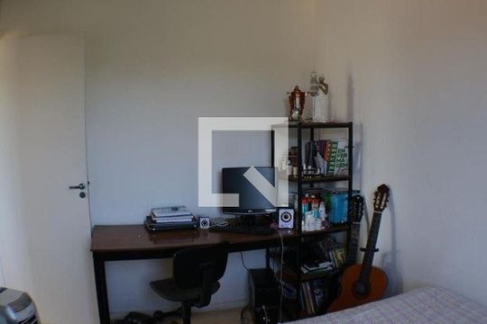 Quarto de apartamento para alugar com 2 quartos, 45m² em Taquara, Rio de Janeiro