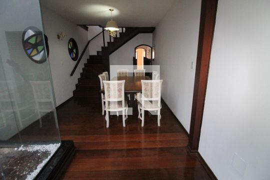 Sala 1 de casa para alugar com 4 quartos, 217m² em Jardim Bela Vista, São José dos Campos