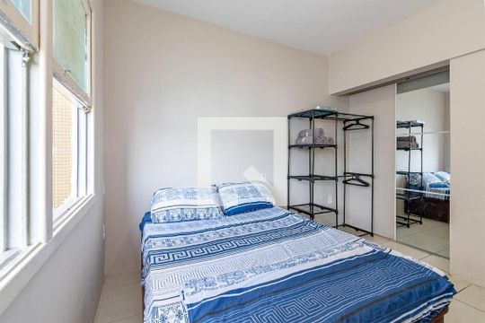 Sala/Quarto de kitnet/studio para alugar com 1 quarto, 18m² em Centro Histórico, Porto Alegre