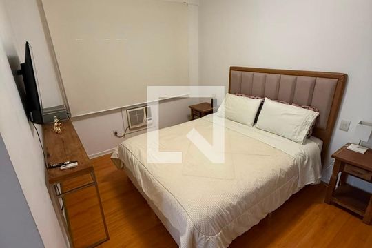 Quarto 1 de apartamento à venda com 2 quartos, 72m² em Moinhos de Vento, Porto Alegre