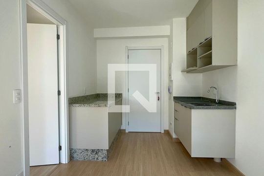 Sala de kitnet/studio para alugar com 1 quarto, 25m² em Pinheiros, São Paulo