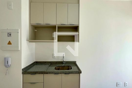 Cozinha de kitnet/studio para alugar com 1 quarto, 25m² em Pinheiros, São Paulo