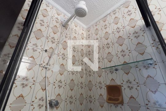 Banheiro de apartamento à venda com 2 quartos, 65m² em Vila Galvão, Guarulhos