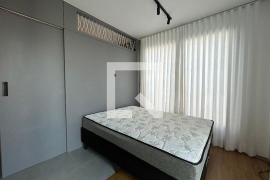 Quarto  de apartamento para alugar com 2 quartos, 60m² em Lagoa Pequena, Florianópolis